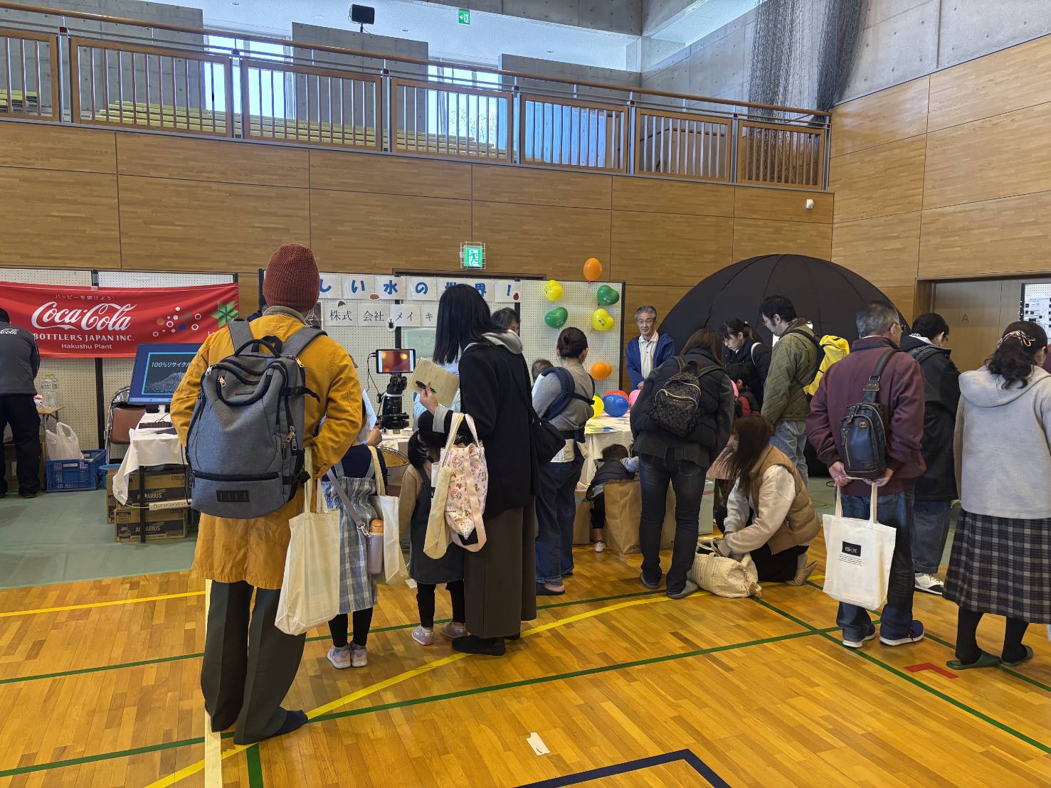 メイキョーブースの様子。例年以上に賑わっています。