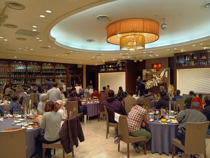 こうして今年の忘年会も無事に幕を閉じ……部長の話が長い!