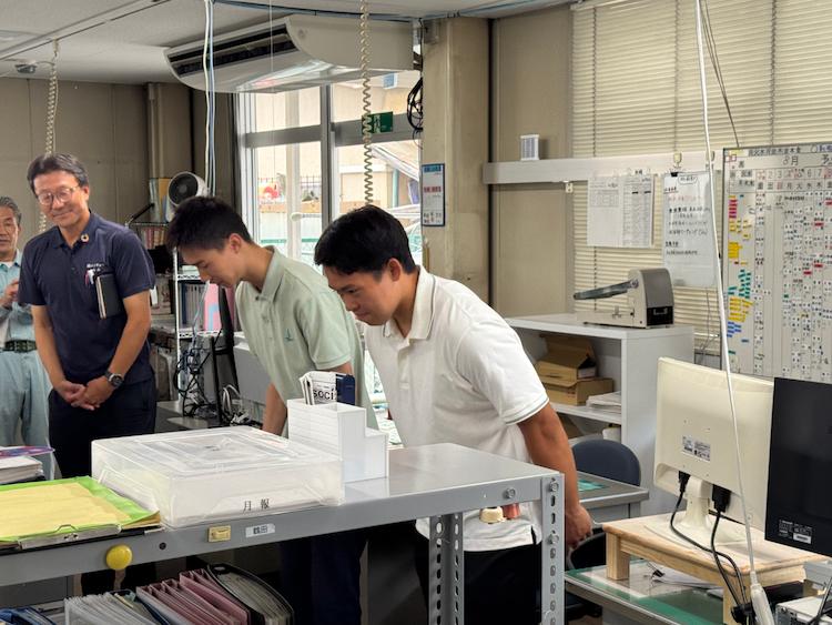 毎年恒例、社会人の基本「挨拶」から始まります。