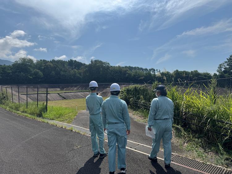 最終日は、明野事業所と北部ふるさと公苑を見学し、メイキョーの業務の広さを体験。