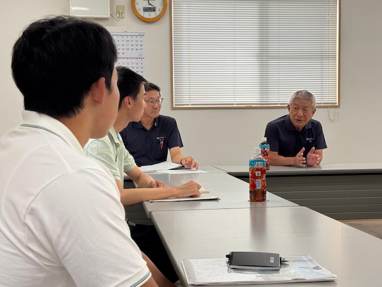 毎年恒例、本社で社長を交えた座談会。インターン生からは、感想発表だけてなく積極的な質疑応答、メイキョー社員からもメッセージやアドバイスが送られました。